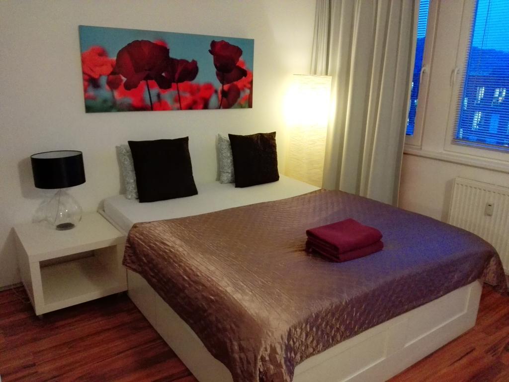 Golden Family Apartments Prag Rum bild