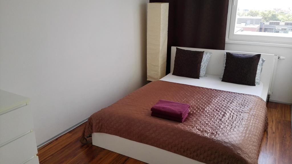 Golden Family Apartments Prag Rum bild