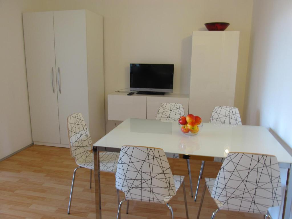 Golden Family Apartments Prag Rum bild