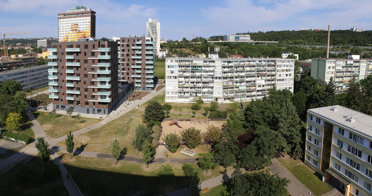 Golden Family Apartments Prag Exteriör bild